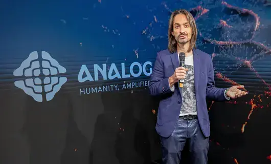 «جي 42» تطلق مشروع «أنالوج» التقني الجديد «جي 42» تطلق مشروع «أنالوج» التقني الجديد