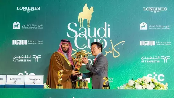 الأمير محمد بن سلمان يتوج ملاك "بينثلاسا" بكأس السعودية