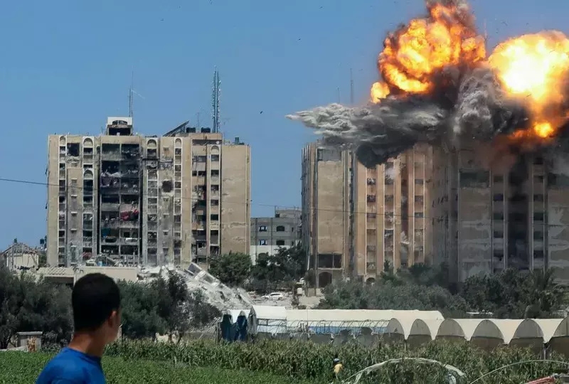 إسرائيل تكثف قصف المدنيين ومعارك عنيفة في رفح